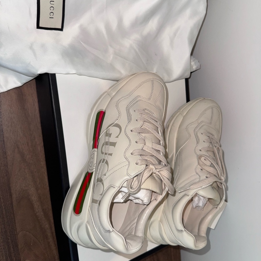 Gucci Off-White Sneakers with Red and Green Accents